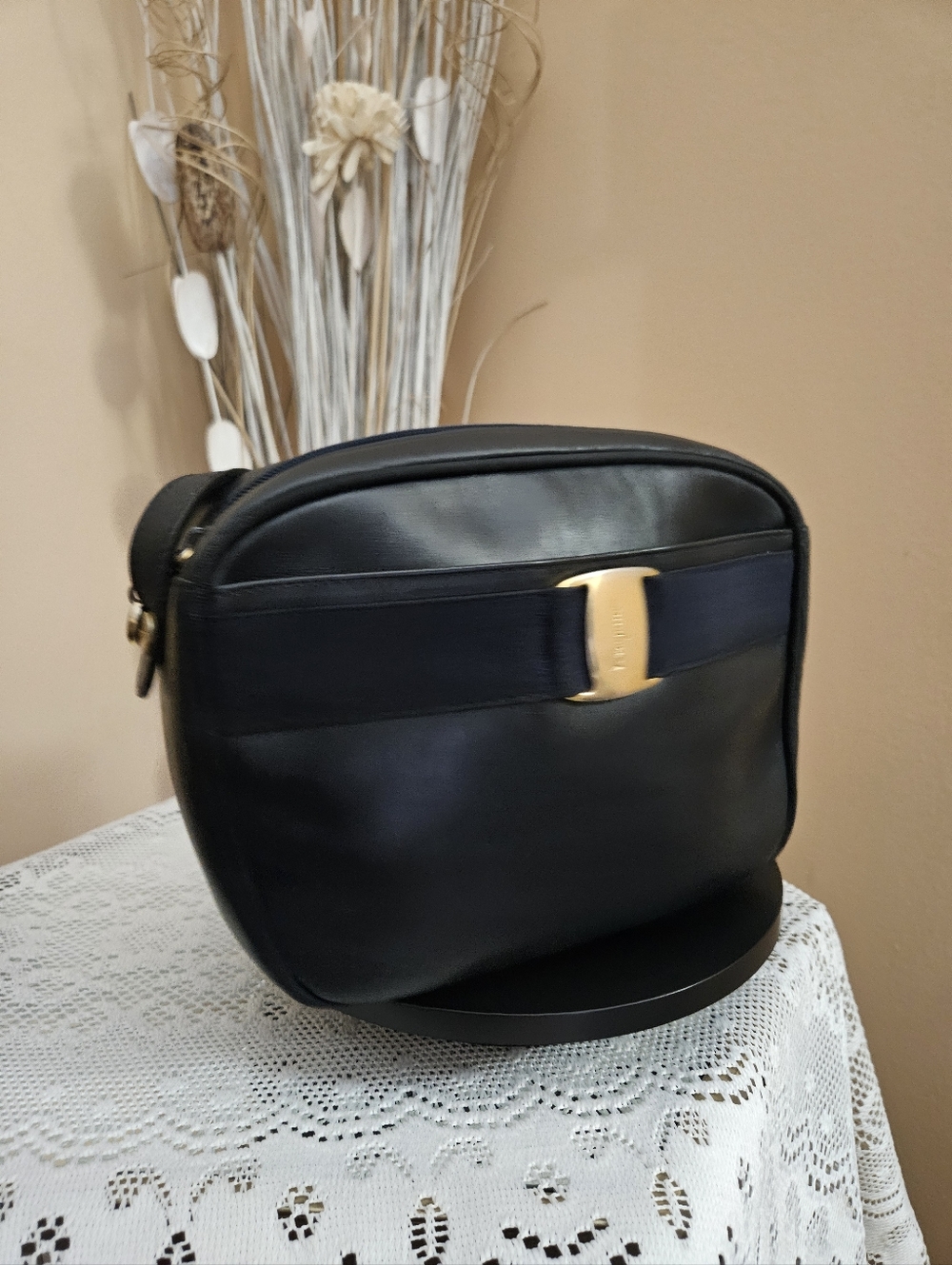 🧡❤️Womens Salvatore Ferragamo Vara Dark Navy Leather Shoulder Bag💞❣️ - Picture 3 of 12